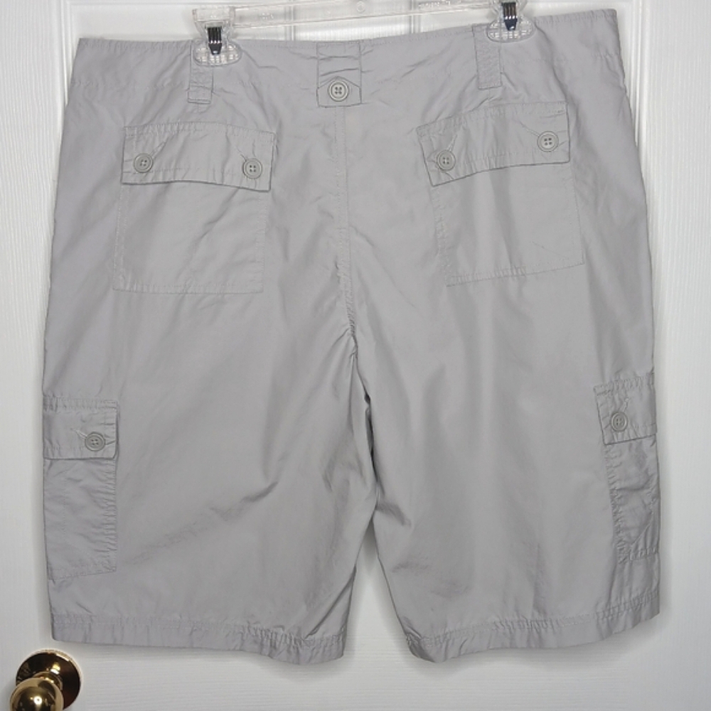 Cherokee Women's Bermuda Cargo Shorts Plus Size 18 Light Gray Casual - Picture 13 of 16
